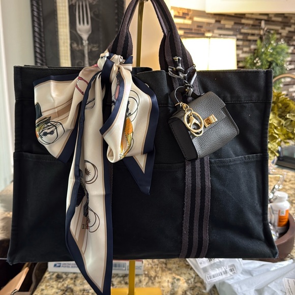 HERMES Handbags - HERMES BLACK TOILE FOURRE TOUT HOLDALL MM CANVAS TOUT 16.5 X 11 X 4